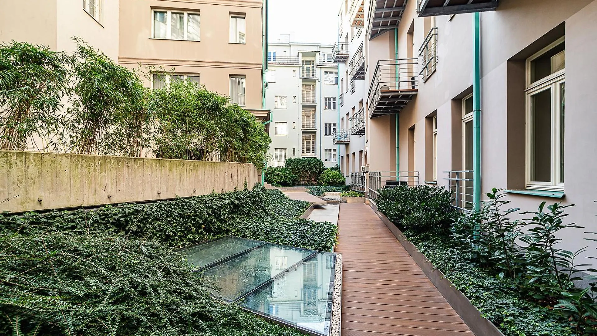 Modern Apt With Portable Ac And Cozy Terrace 0*, פראג