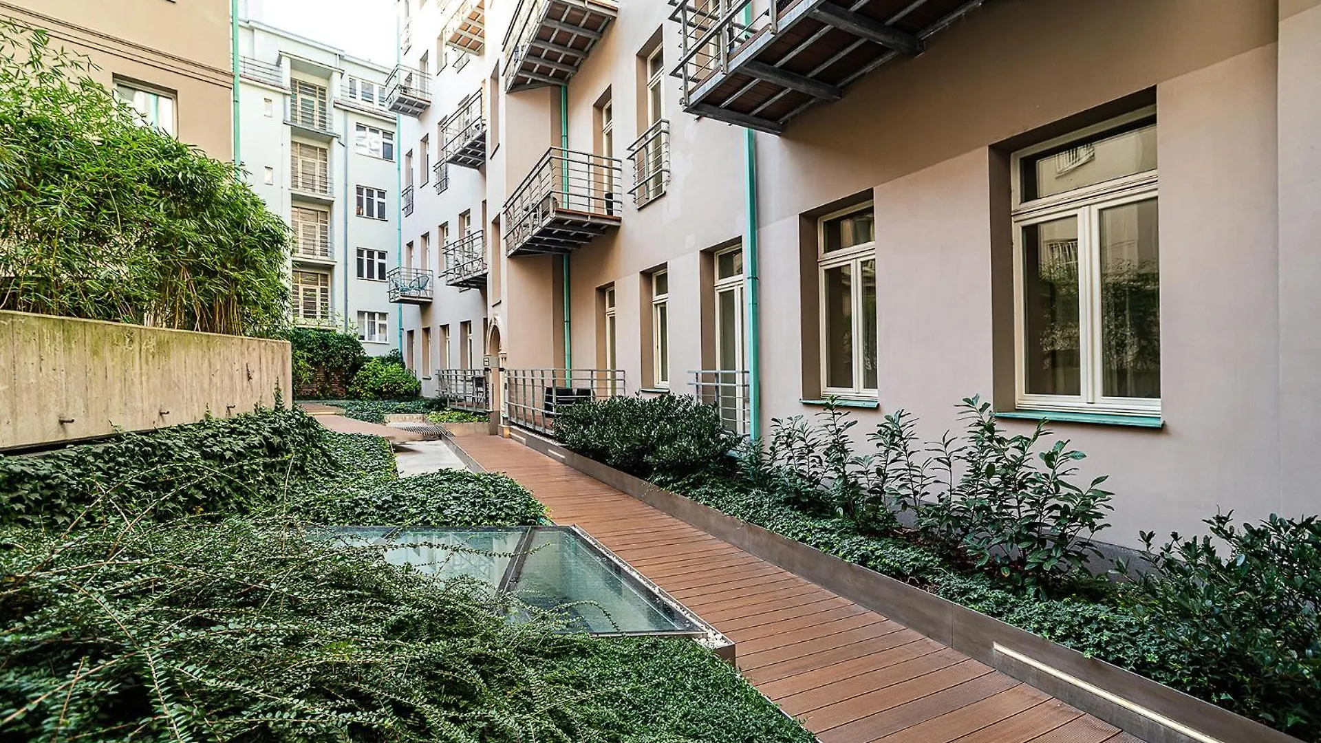 Modern Apt With Portable Ac And Cozy Terrace