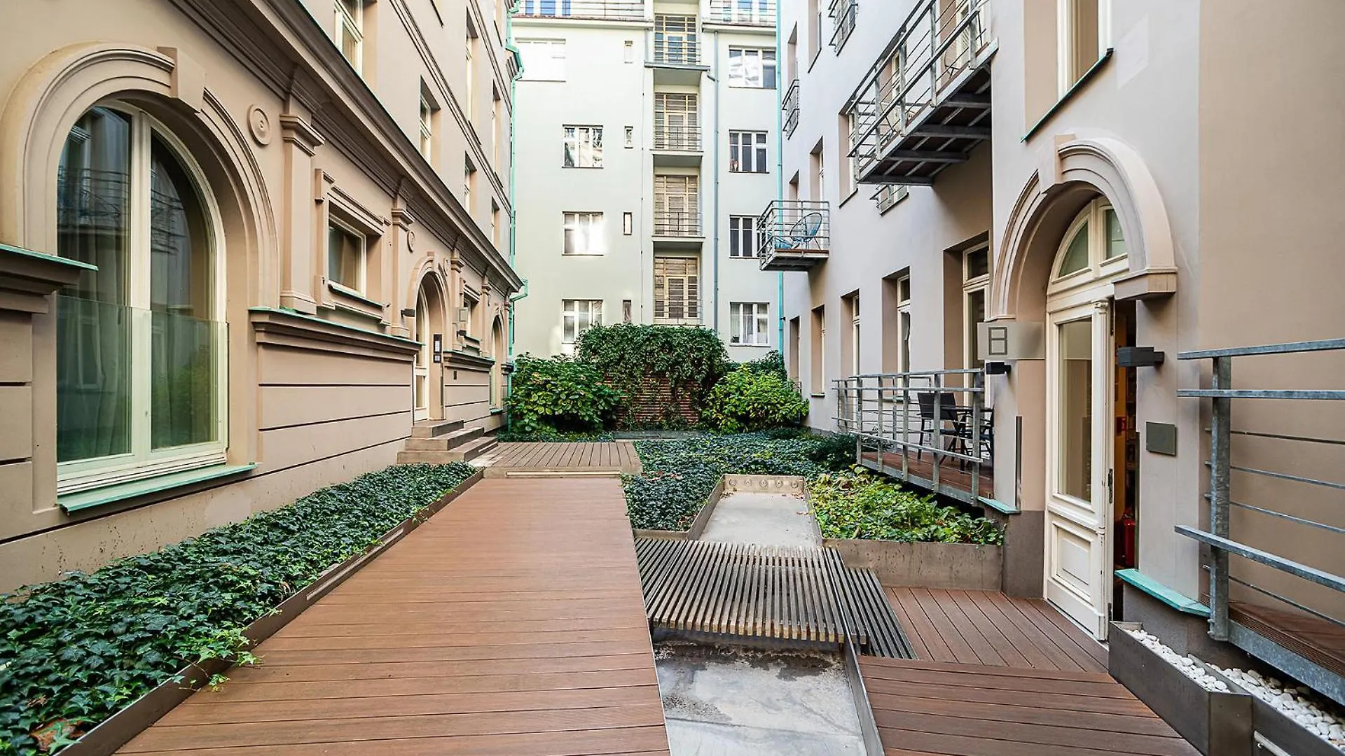 פראג Stunning Designer Apartment With Terrace