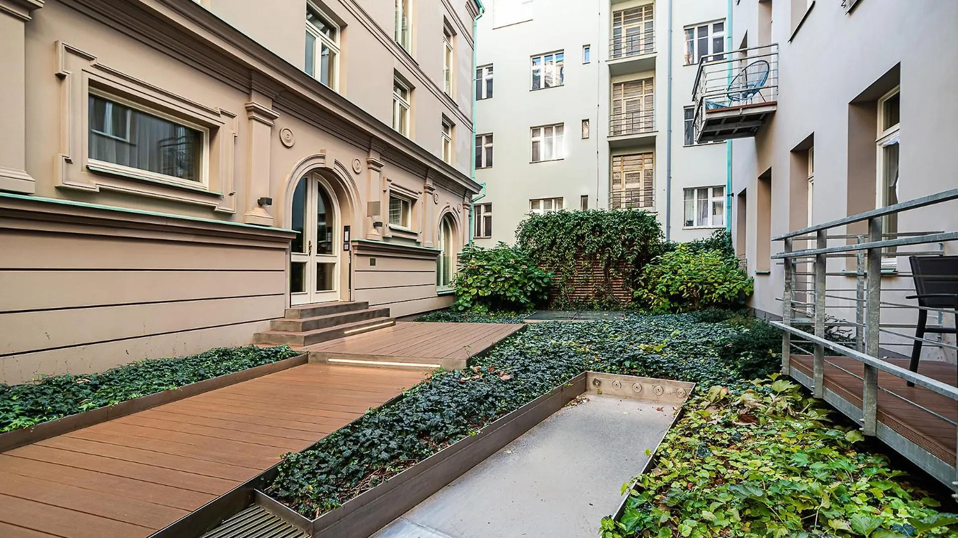פראג Stunning Designer Apartment With Terrace