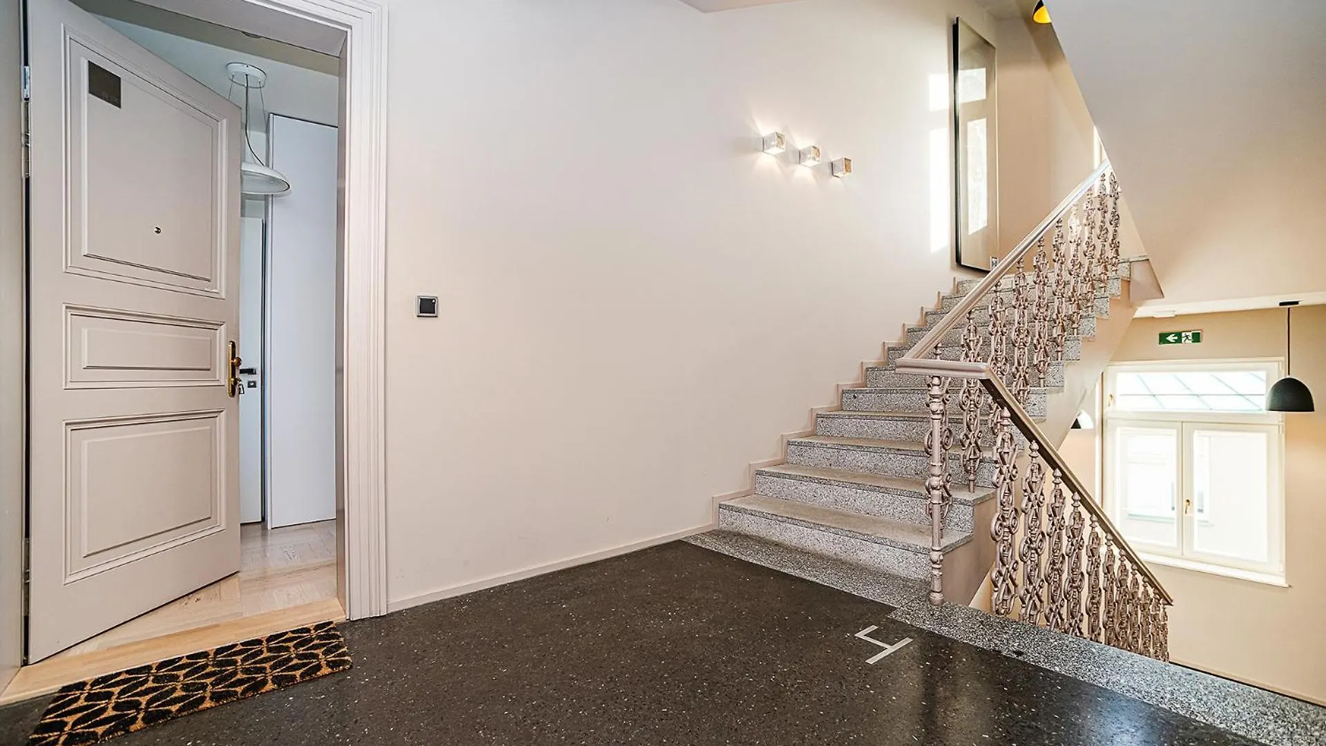 פראג Stunning Designer Apartment With Terrace